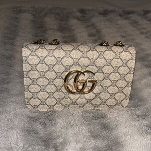 Gucci Women's Beige and Gold Crossbody Bag